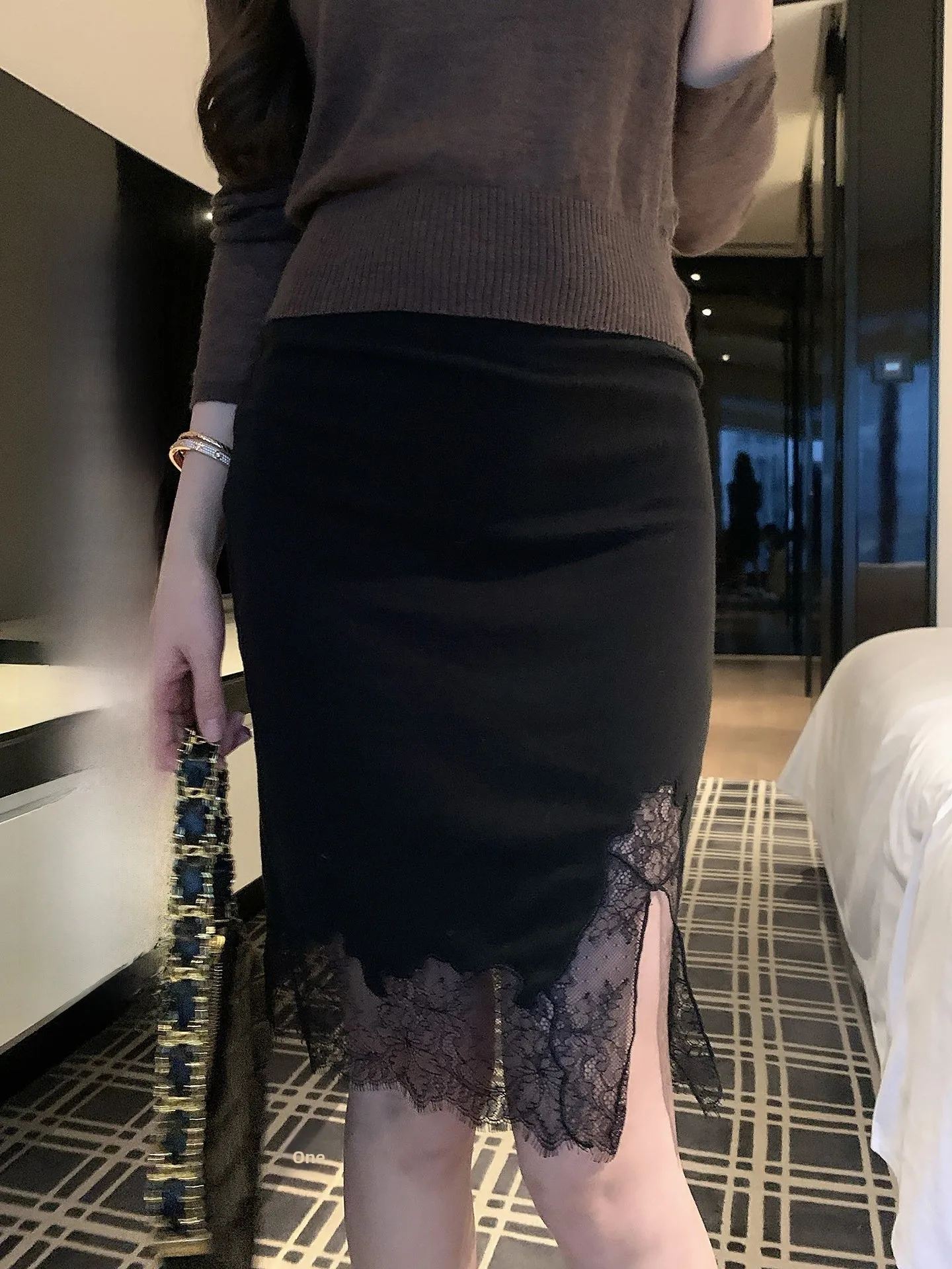 Bla Lace Slit F-Len…