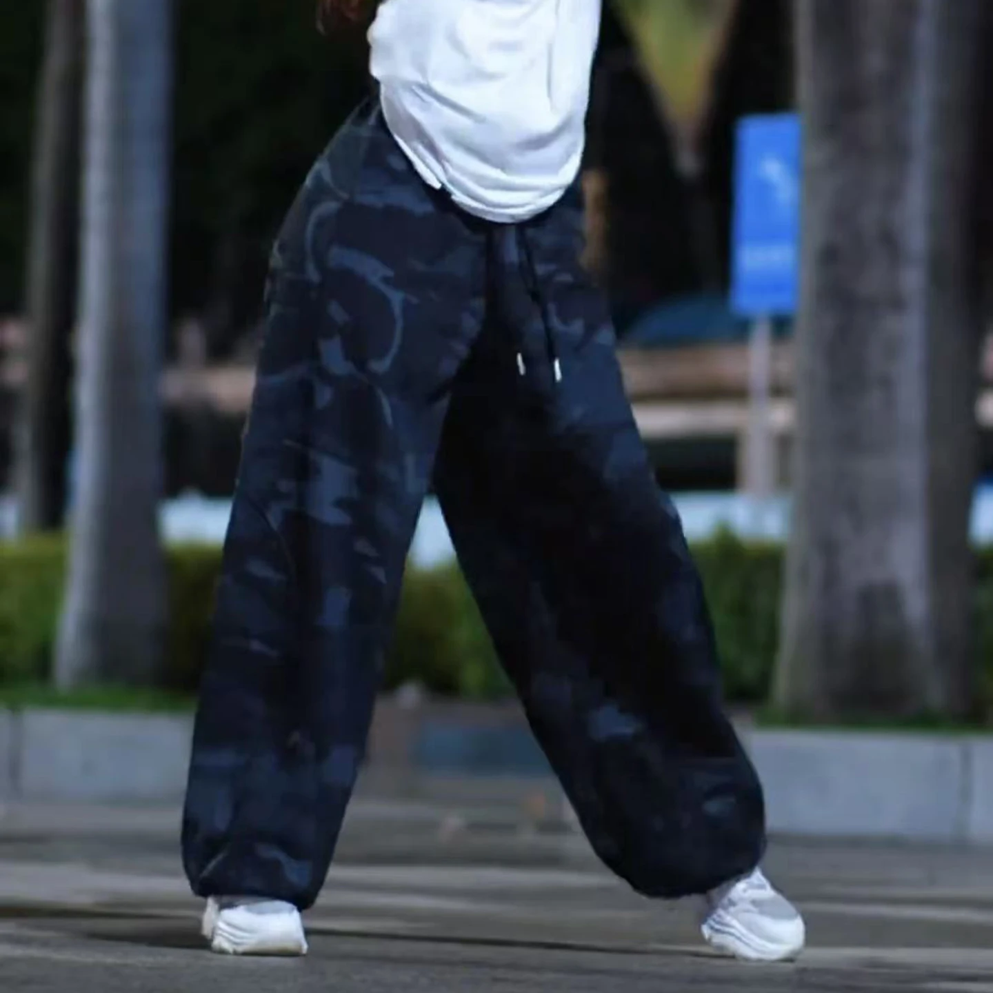 pantalones-casuales-de-mujer-con-estampado-de-leopardo-estilo-militar-verde-de-pierna-recta-y-ancha-a-la-moda
