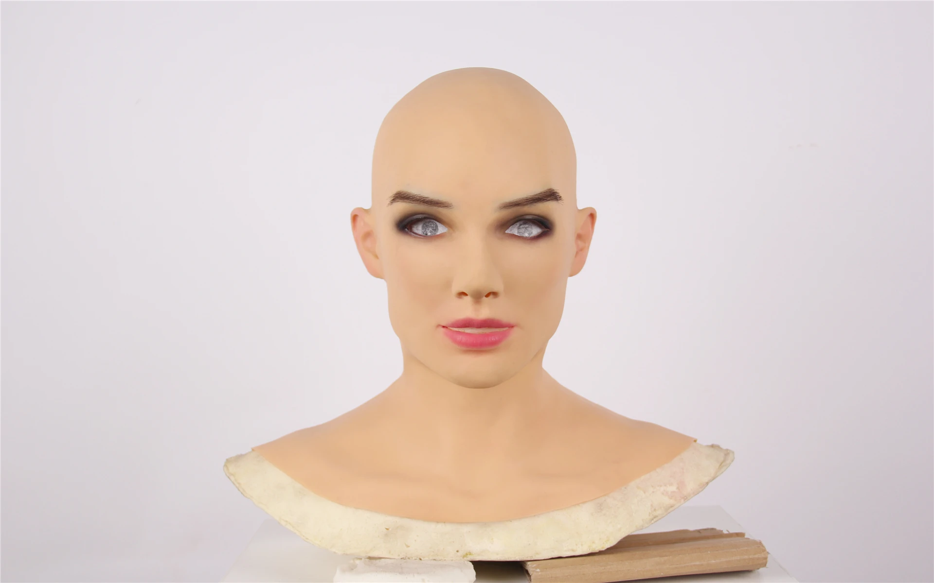 

Silicone Female Head Mask for Prank, Role-playing, Male to Female Transformation