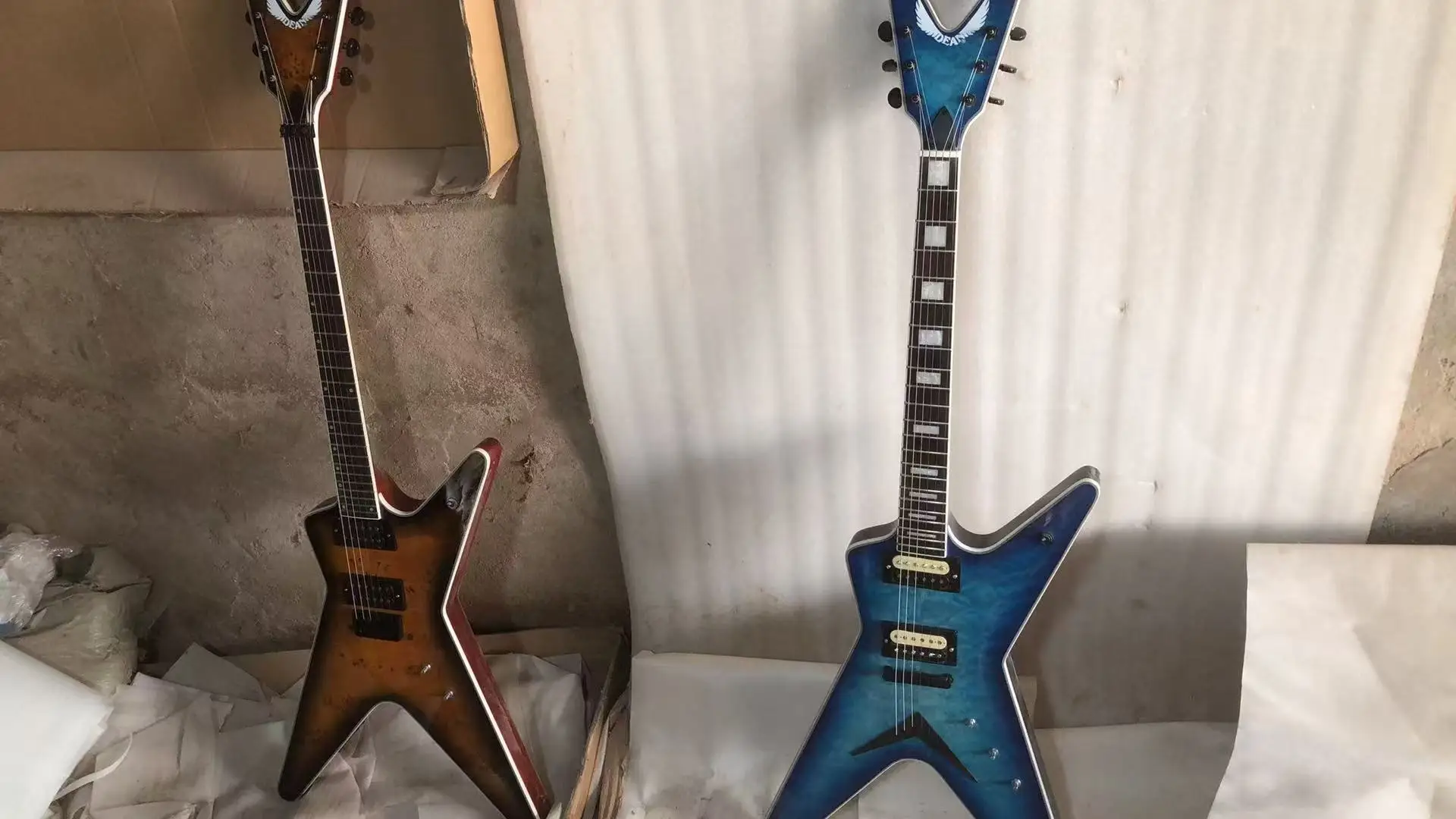 

Шея из красного дерева китайского производства, аналогичный звукосниматель, лады из нержавеющей стали, токарный станок для блокировки, без бренда, можно добавить логотип, индивидуальный gu