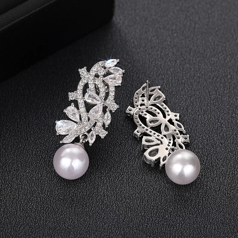 Huitan Elegant Lady Wedding Earrings with Simulated Pearl Graceful Accessories for Engagement Brilliant Zirconia Pendant Jewelry