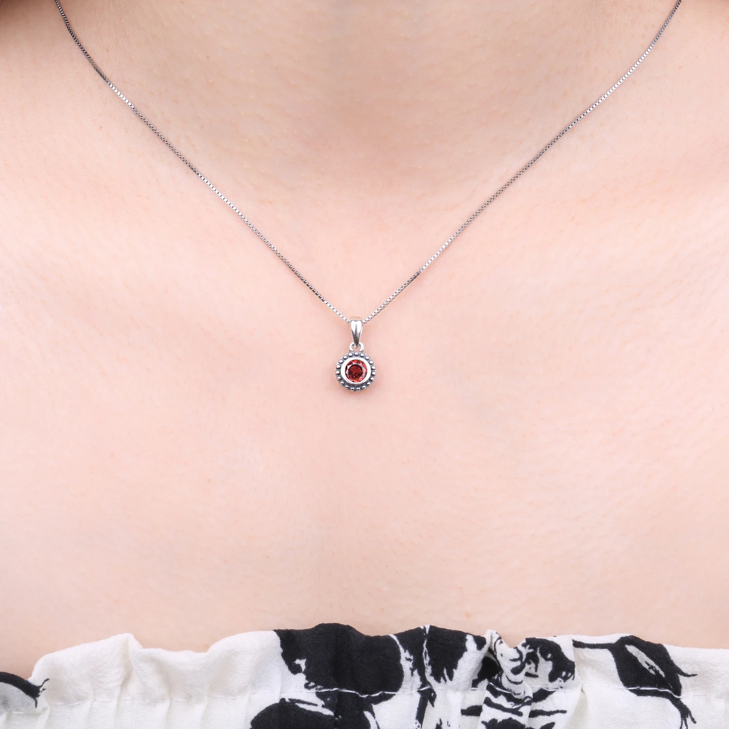 JewelryPalace Vintage 5mm Genuine Garnet 925 Sterling Silver Pendant Necklace for Women Fashion Gemstone Jewelry Without Chain