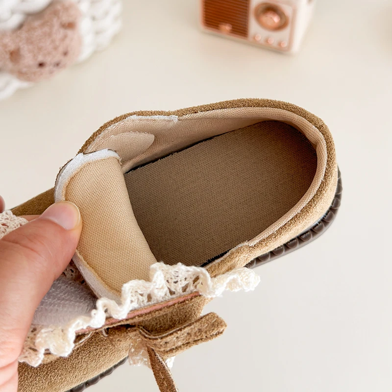 Sepatu Kulit Anak Kecil Usia 1-12 Tahun Warna Beige dengan Pita Renda Sepatu Jalan Anak Perempuan Empat Musim Warna Khaki Tua Lembut Sepatu Anak Tunggal