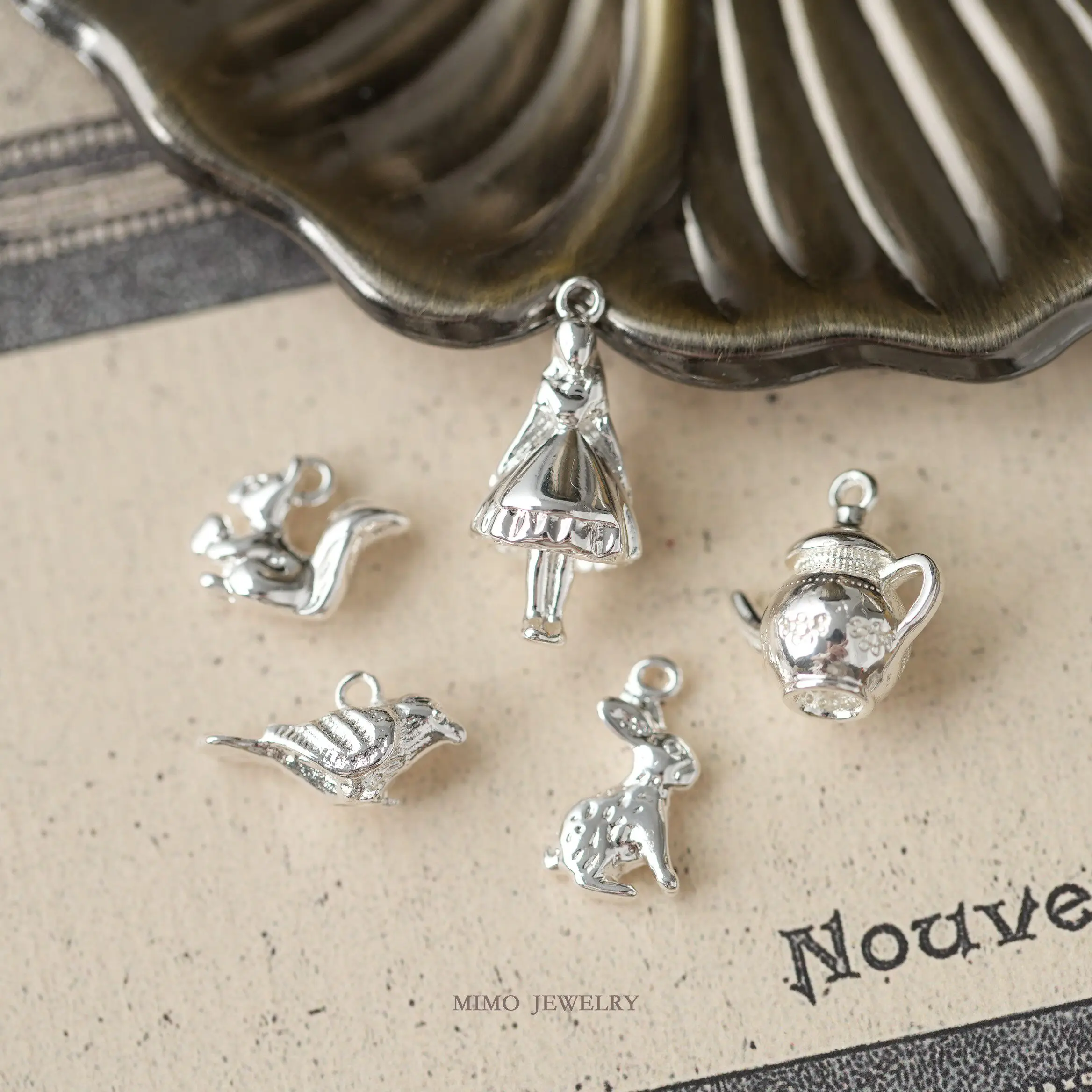 1pcs Copper-plated Gold Alice In Wonderland Series Pendant Charms For Jewelry Making DIY Bracelet Accessories Findings