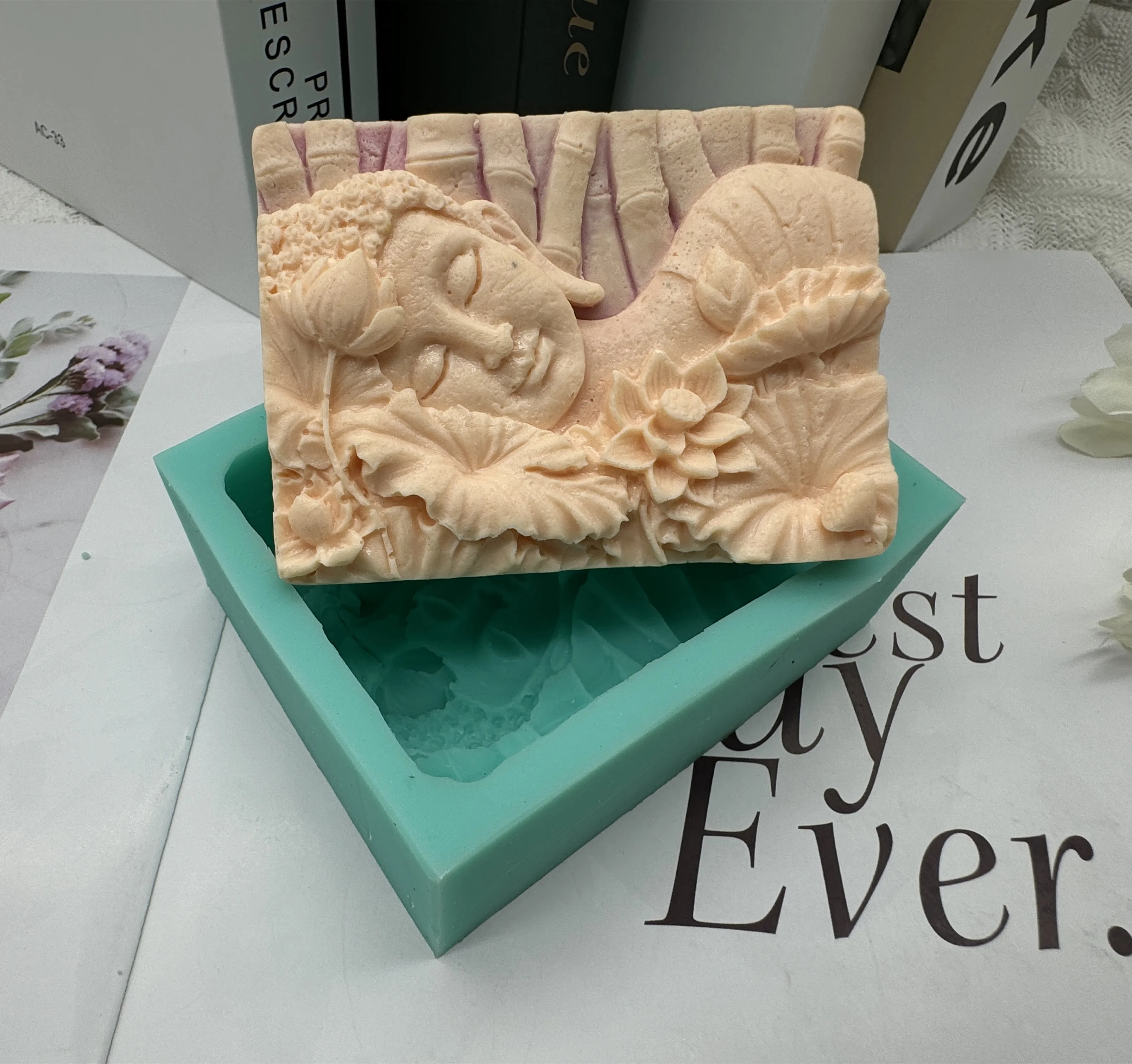Buddha Relief Soap Mold,Avalokitesvara Handcrafted Candle Wax Molds, Buddha Silicone Mould for Aroma Plaster Resin Decorations