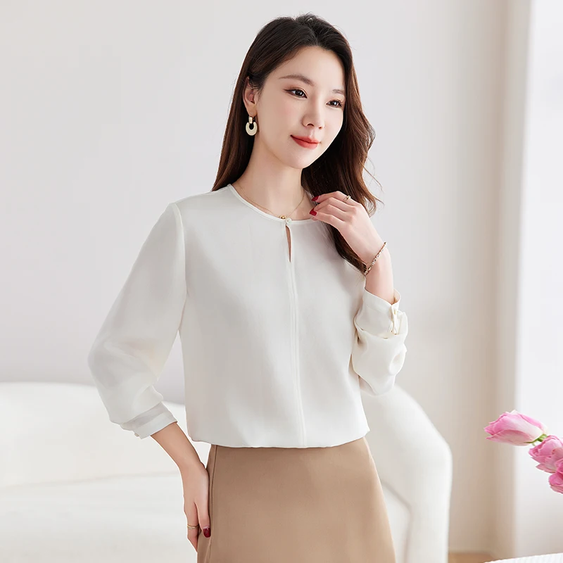 

Женская блузка Ink Beauty Lady 2026 Spring из стрейч-крепдешина с круглым вырезом, белая – универсальный элегантный топ с длинным рукавом