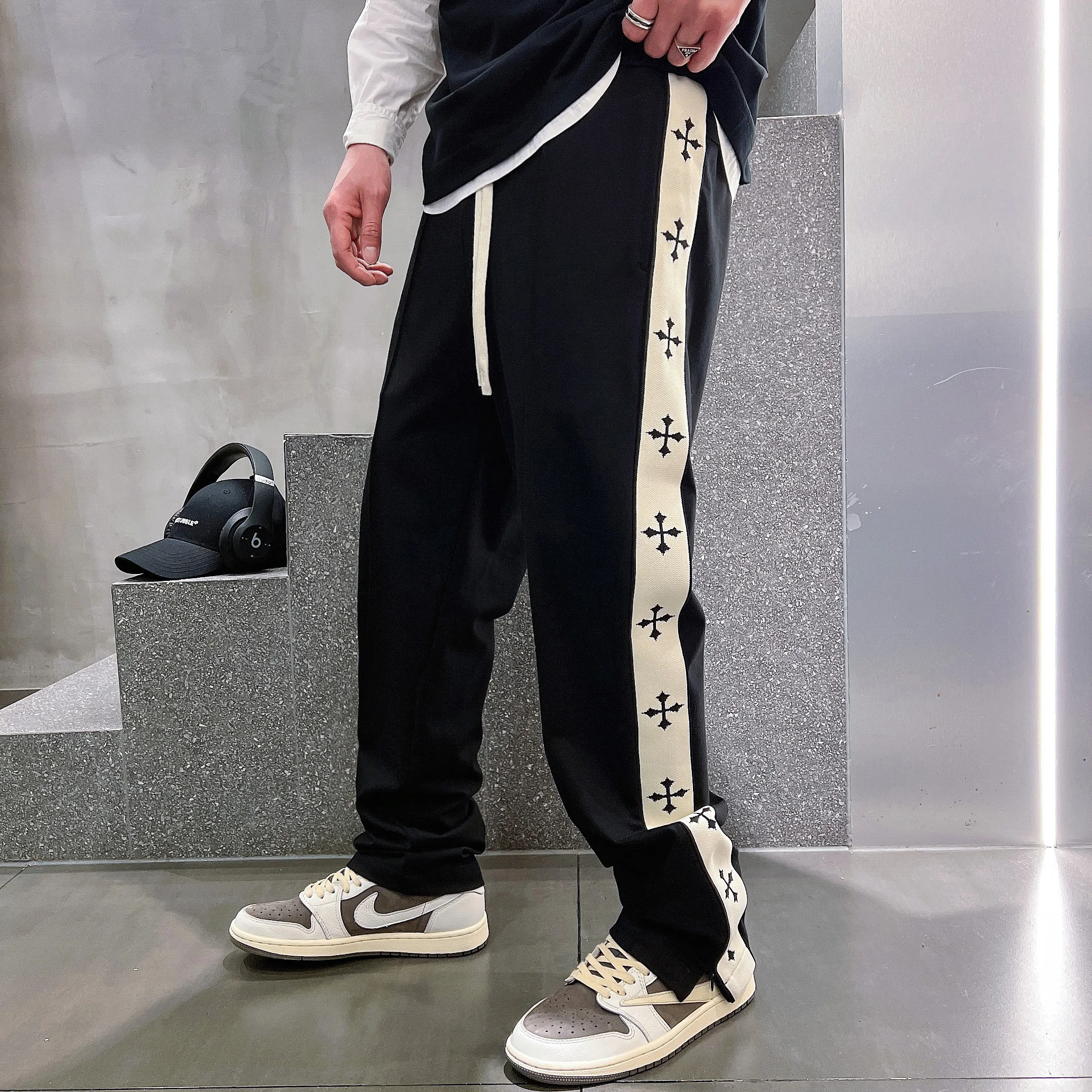 

Spring 2023 Men's Casual Sports Pants Loose Fit Floor-Length Trousers Faionable Wide Leg Straight Cut Embroidered Waistcoats