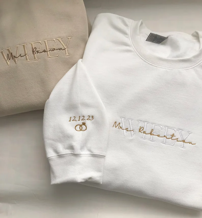 سويت شيرت Wifey مطرز حسب الطلب، سويت شيرت Wifey مخصص، سويت شيرت زفاف مطرز، هدية مخصصة للزوجين
