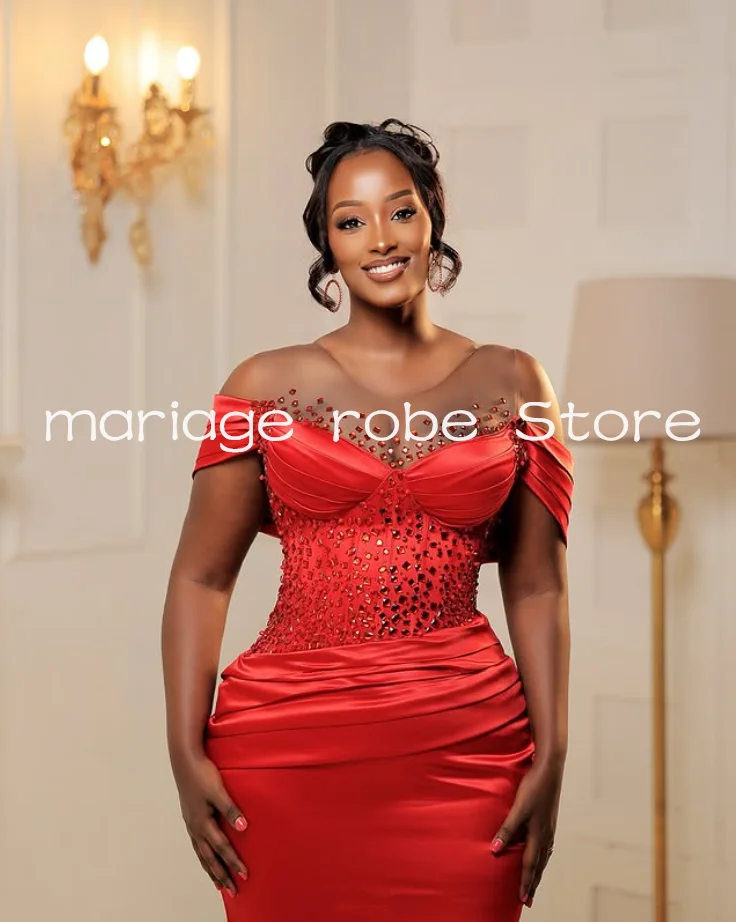 Rote lange Abendkleider im Meerjungfrau-Stil, durchsichtiges Mesh-Aso Ebi, schulterfrei, gerüscht, maßgeschneidertes Abschlussball-Anlasskleid