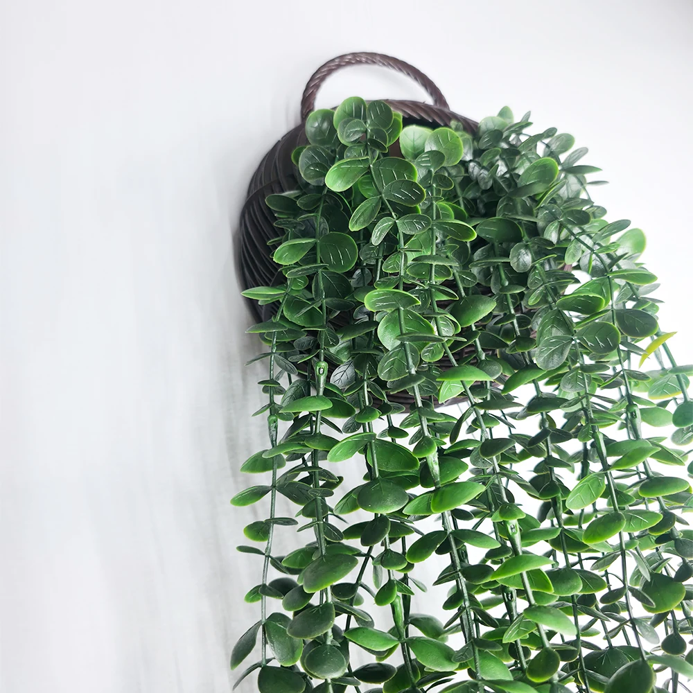 نبات الأوكالبتوس الاصطناعي المعلق مع لون متدرج يترك في وعاء محاكاة زائدة النبات لديكور المنزل الداخلي والخارجي