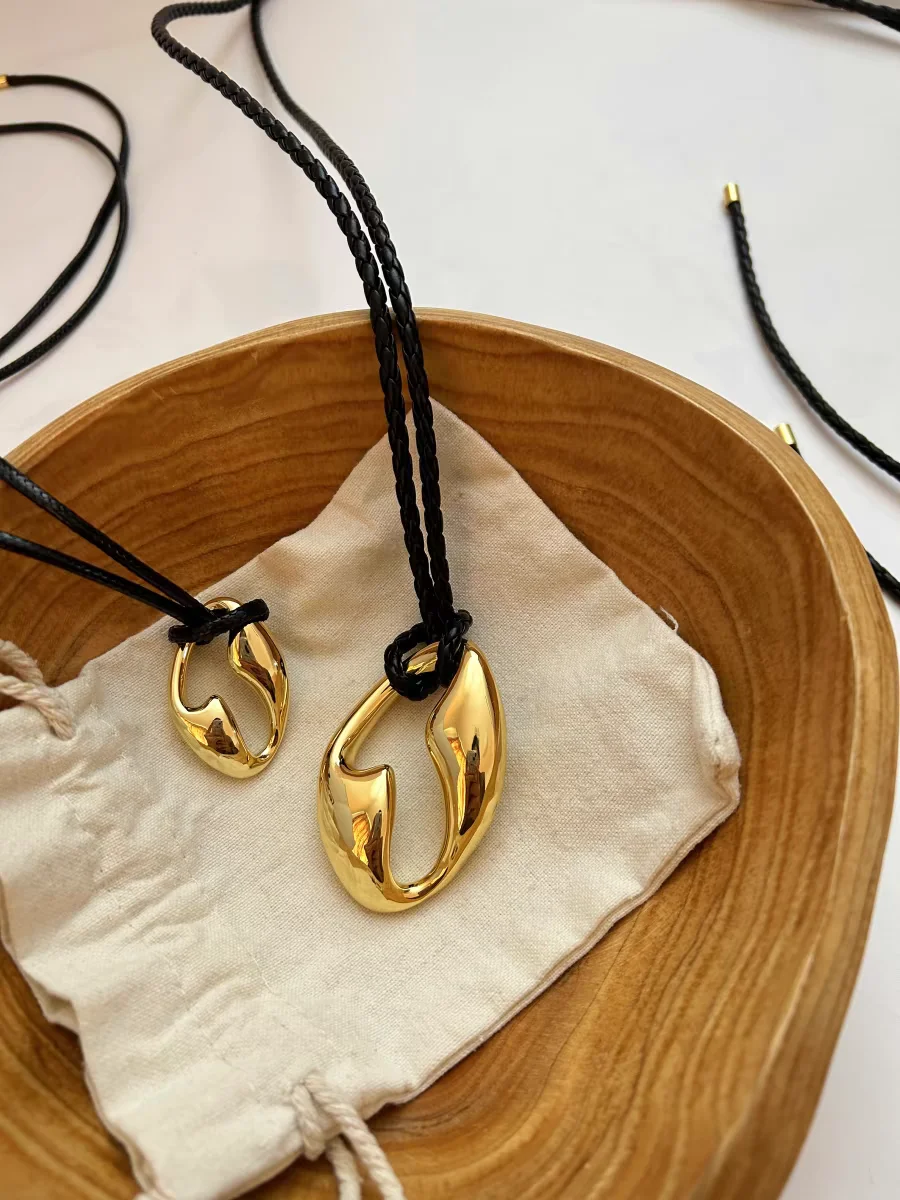 

Brass Simply Rope Chian Cutout Pendant Necklace Women Jewelry Designer T Show Runway Gown Rare Glam Japan Ins Glam Boho