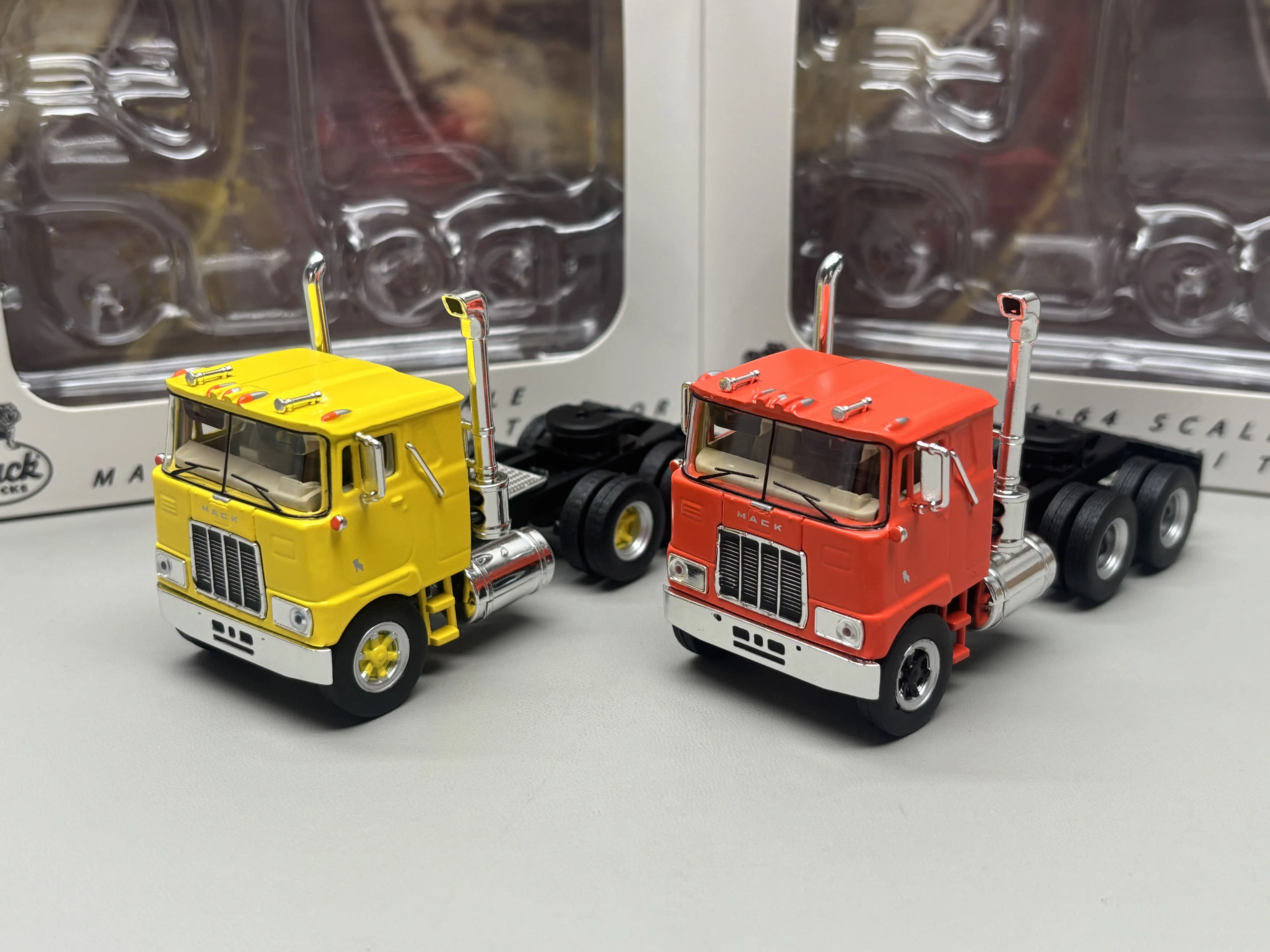 diecast-top-shelf-1-64-scale-mack-f700-semi-trailer-towing-truck-alloy-car-model