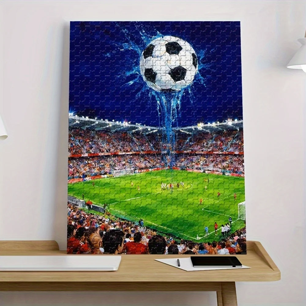 1000 قطعة من أحجية الصور المقطوعة تتميز ملعب كرة القدم - تصميم رذاذ منتصف الهواء، عمل فني ملون لمباراة كرة القدم، مثالي لغرفة الألعاب