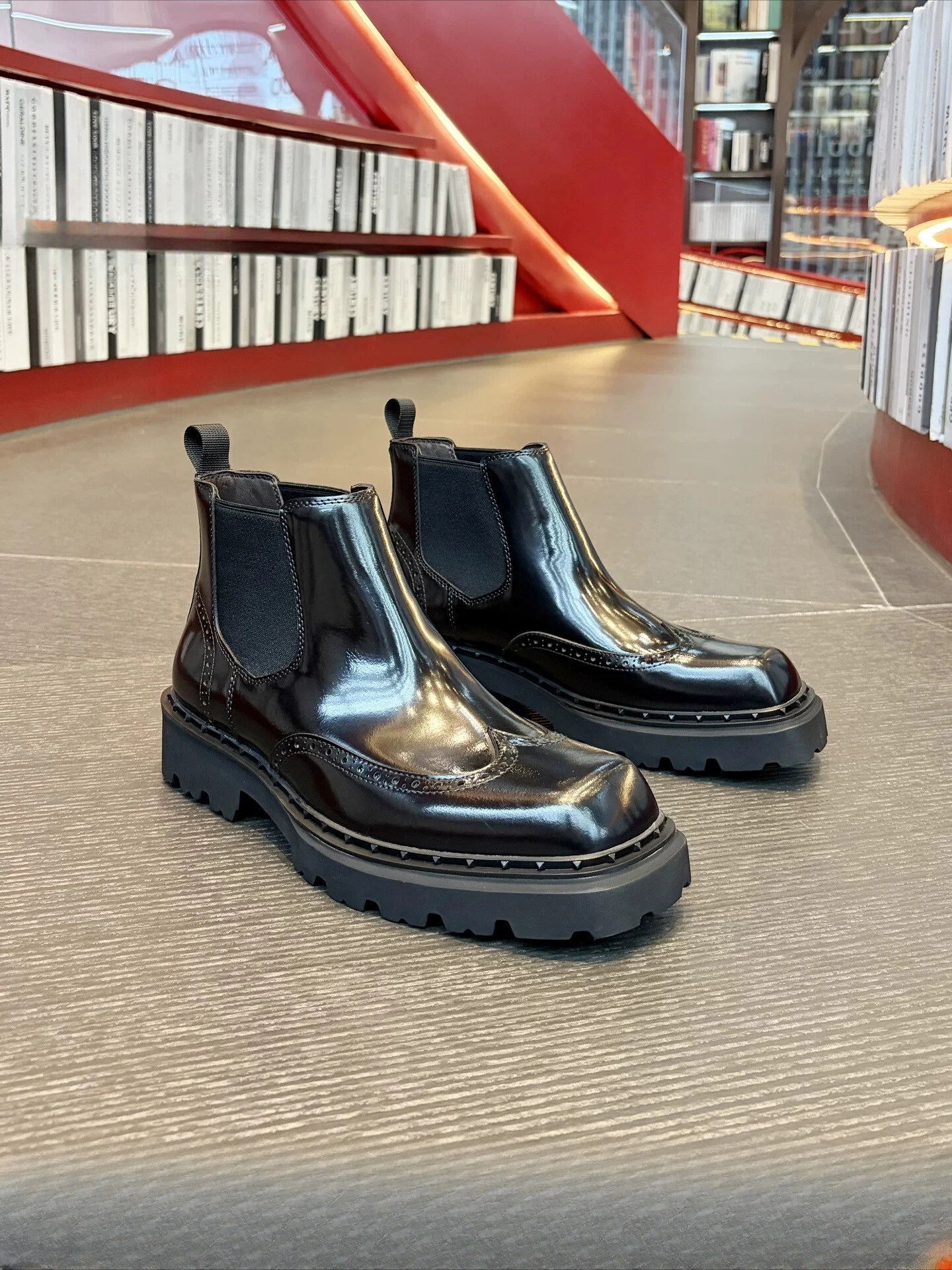 Autumn and Winter New  Leather Men's Short Boots, Square Head Bright Leather Thick-soled Business Casual High-top Leather Shoes