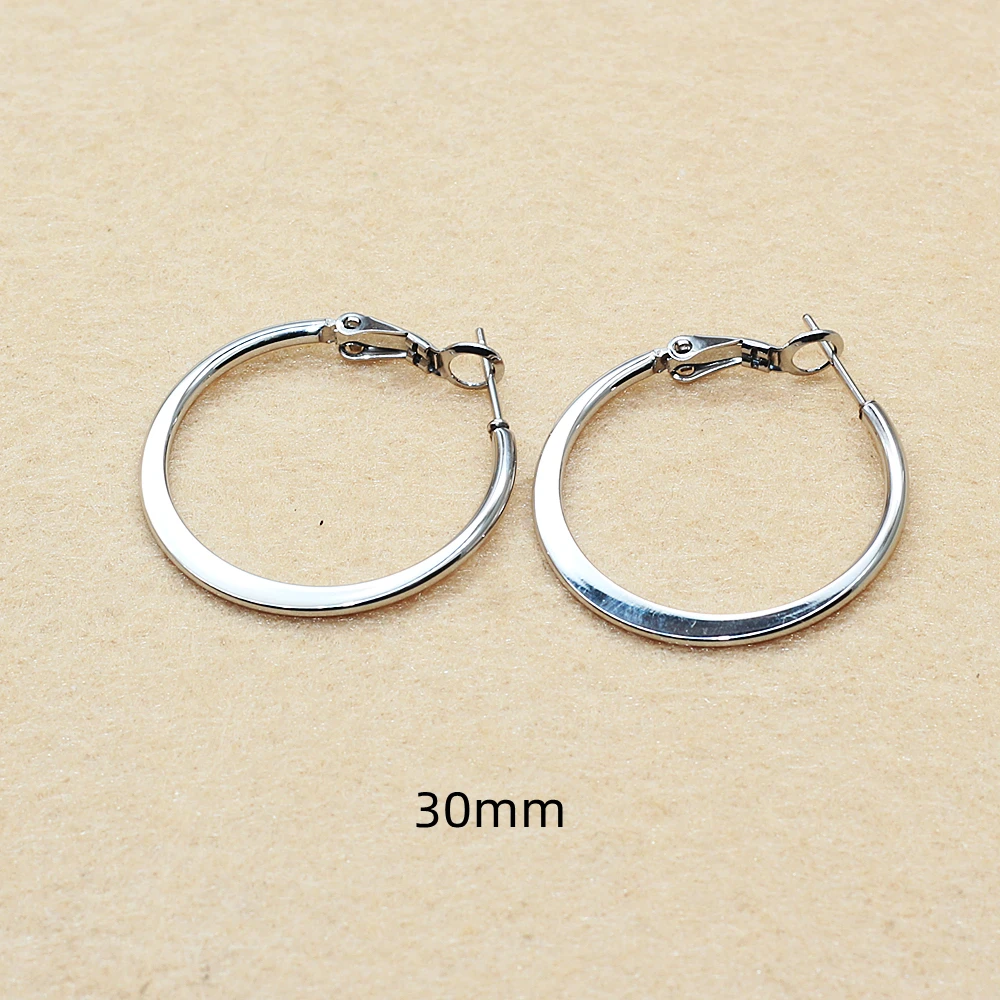 30/40/50 mm, 2 mm, Ohrringe aus Edelstahl, für Damen und Herren, farbig beschichtet, kreisförmiges Design, modischer Schmuck, hypoallergen, verblasst nicht. – Detail 2