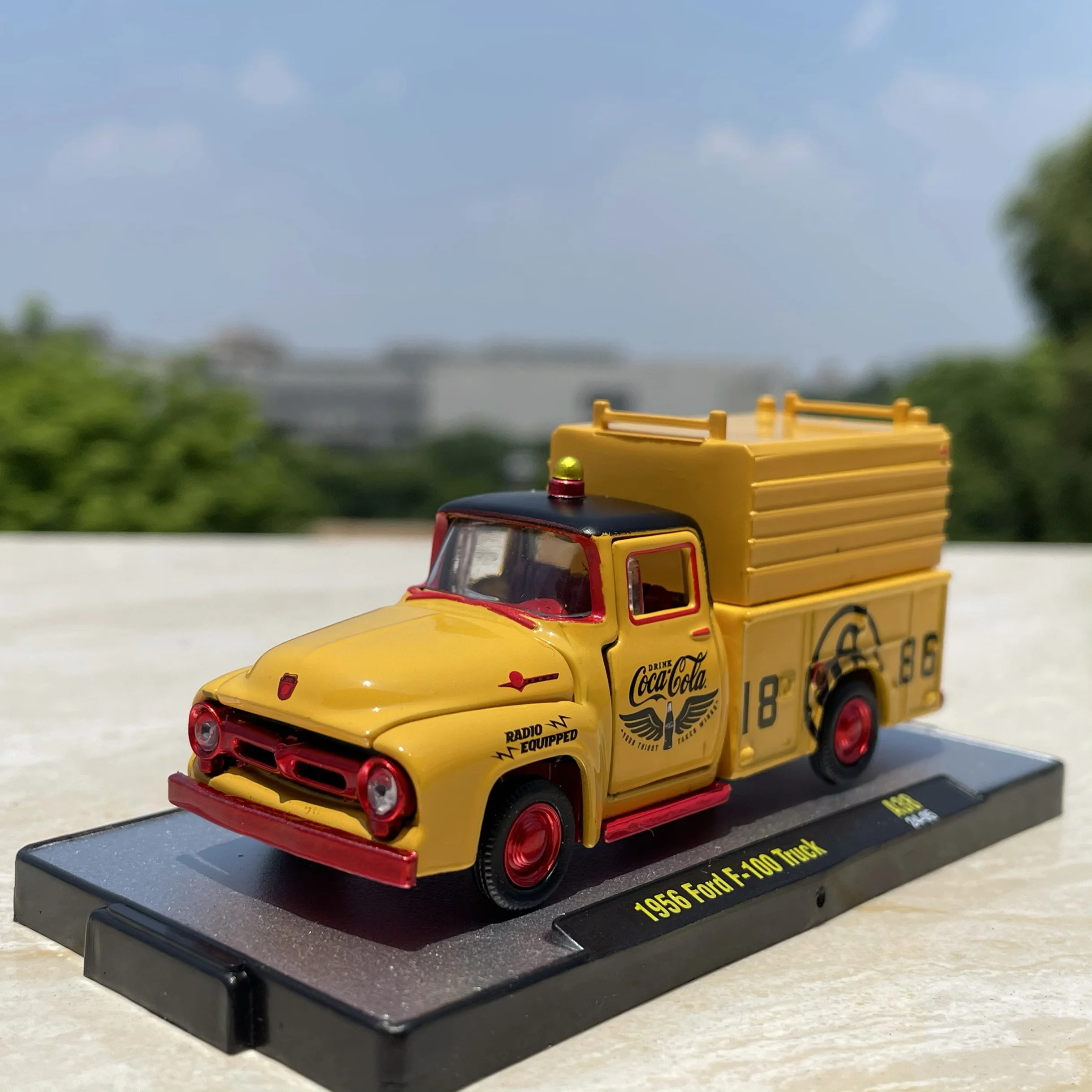 

Масштаб 1:64, литой под давлением сплав Ford F100, пикап, игрушки для мальчиков, модель автомобиля, классика, ностальгия, подарки для взрослых, сувенир, статический дисплей