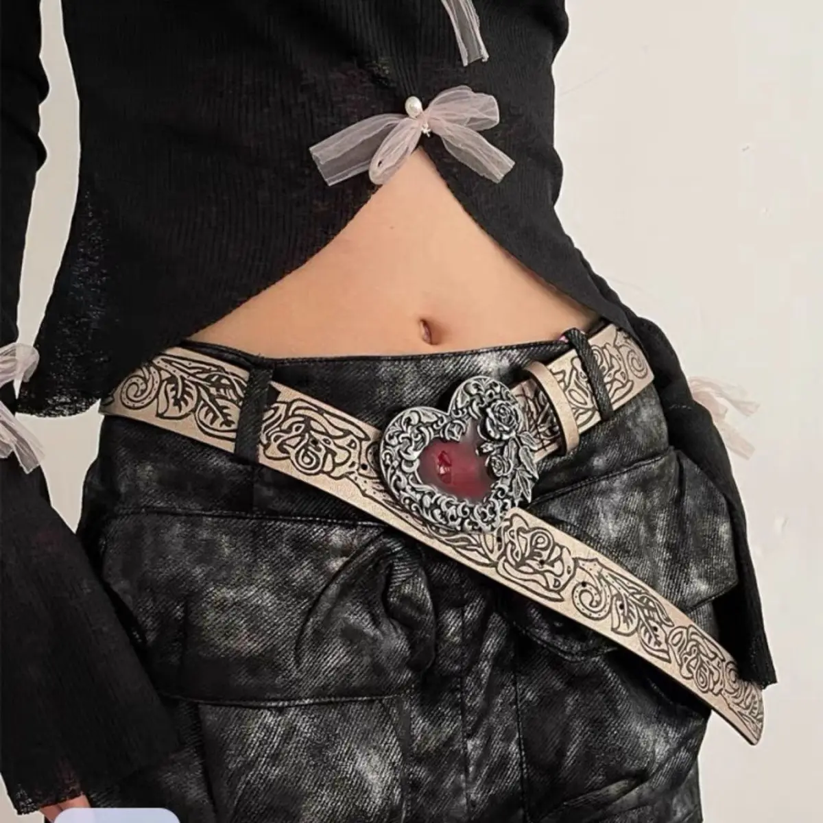 Gothic Punk Leather Y2K Belt For Women Retro Embossed Heart Belt Jeans Decorative Waistband Accessories Men's and Women's Belt