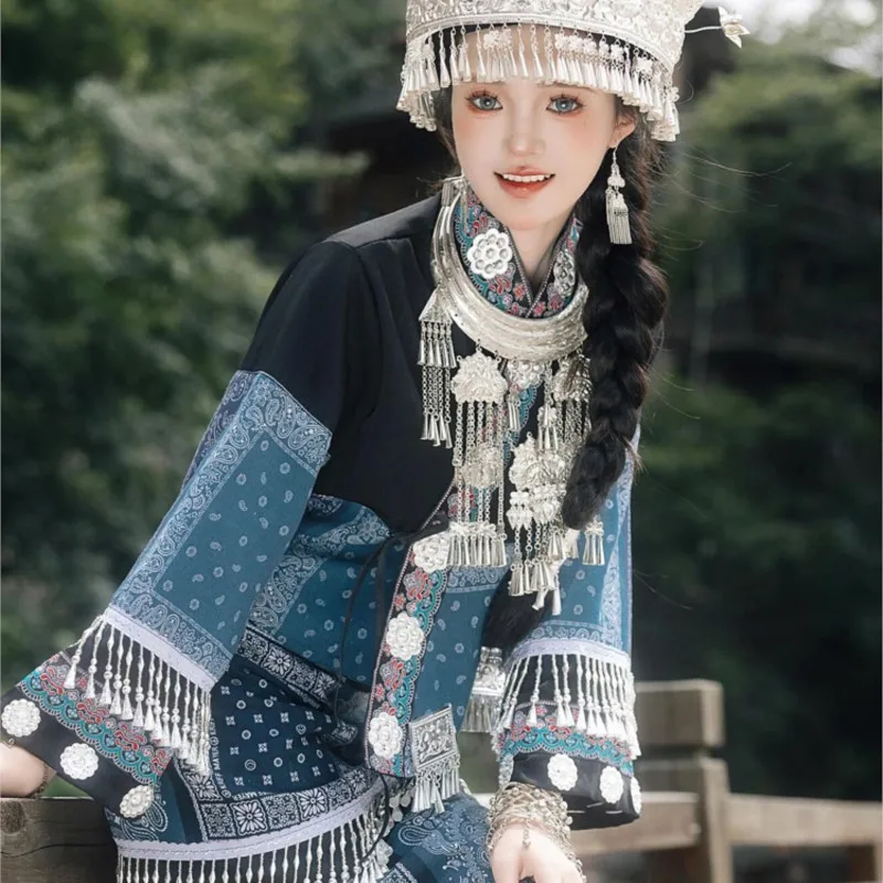 

New batik national dress female ethnic suit exotic girl photography