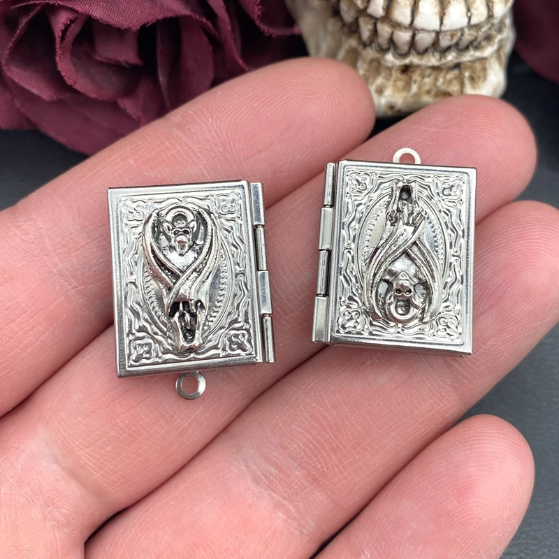 2psc Dainty Bat Book Locket Ch - Jewelry Making Books recension och pris