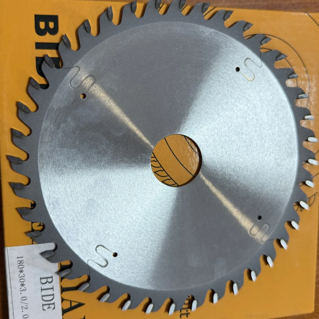 D180Sega per scanalatura per la lavorazione del legno -2.0/2.5/3.0 SpessoreScheda di densità in lega addensataSega silenziosa e durevole per taglio di precisione