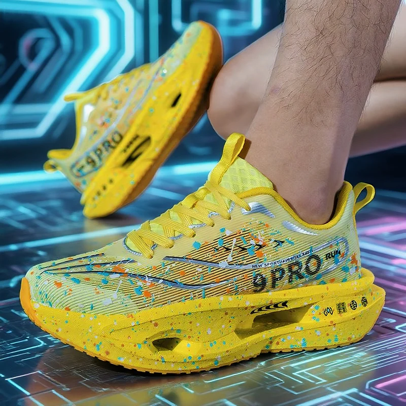 

2026 Carbon Plate Men's Running Shoe Night Fluorescent Cushioning Sneakers Women Lace-Up Lightweight Casual Shoes Jog Shoes