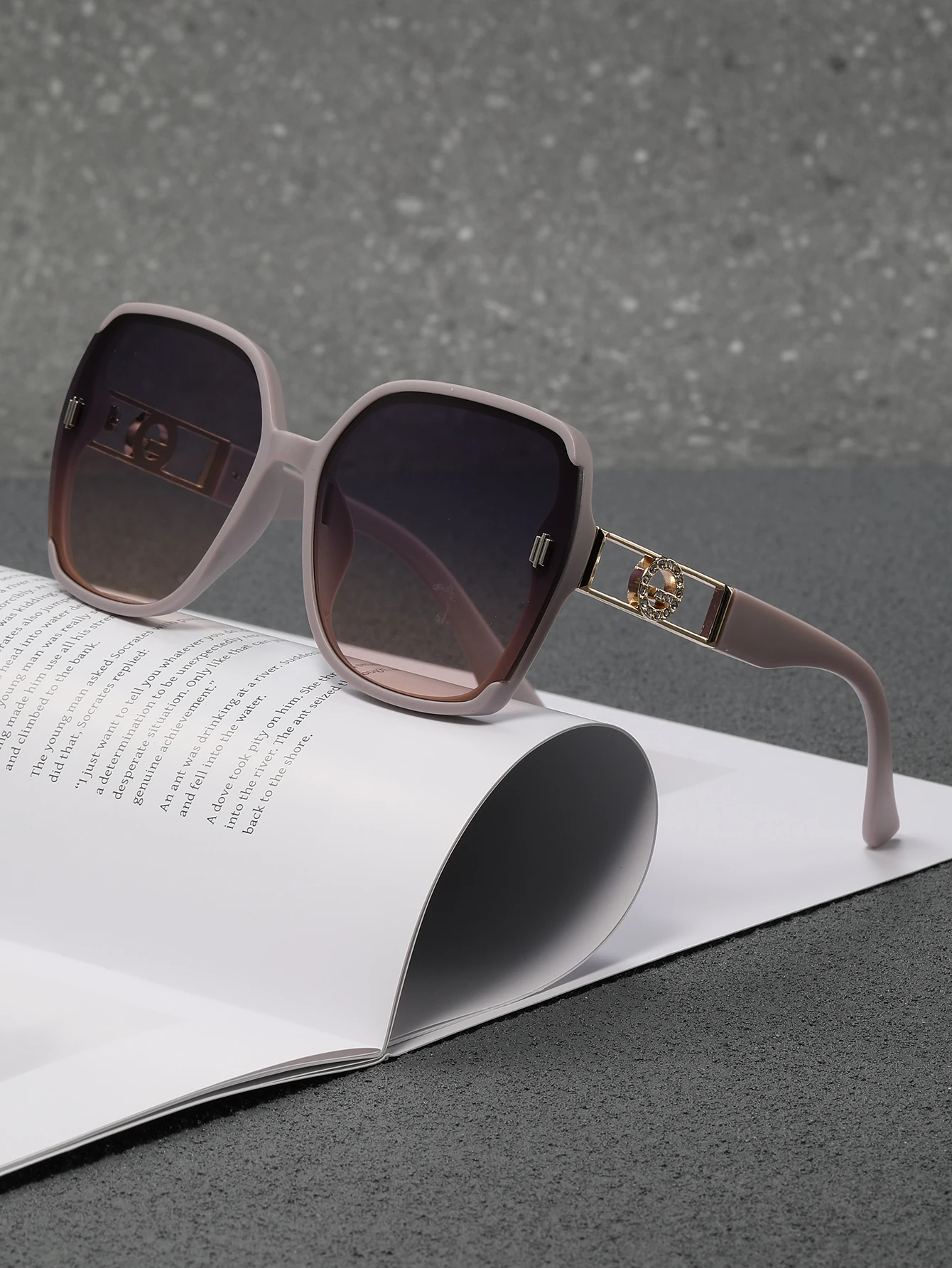 5 New sunglasses for women: UV - огляд і ціна Women'S Accessories New Look