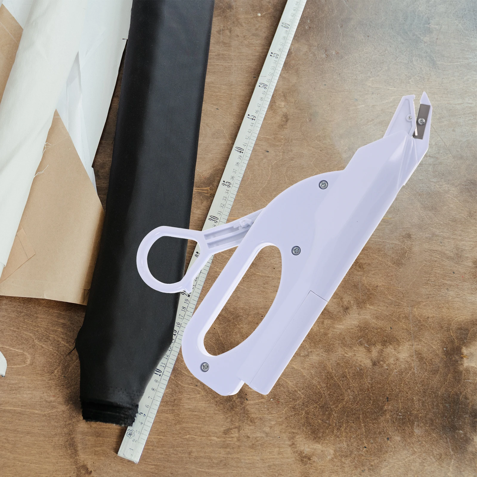 

Electric Scissor H held Tailor Cordless Cutting Cloth Sewing Protective Cover Replaceable Blade High Efficiency