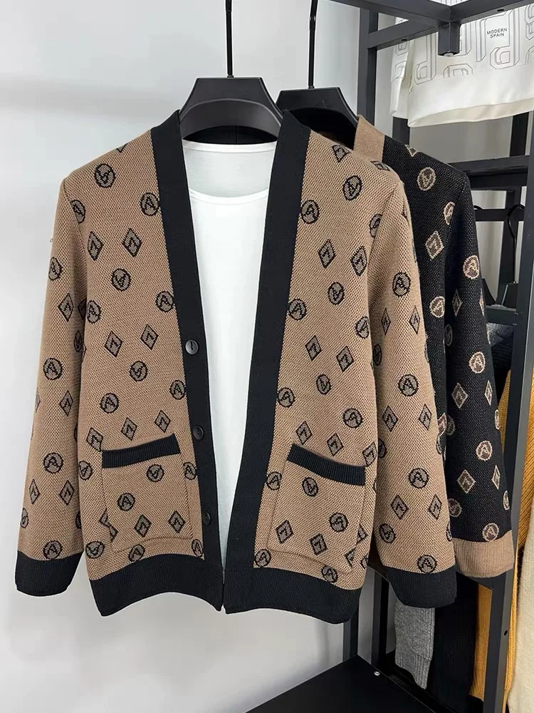 High end brand personality letter jacquard knitted cardigan 2025 autumn new men V-neck shawl fashion knitted sweater casual coat