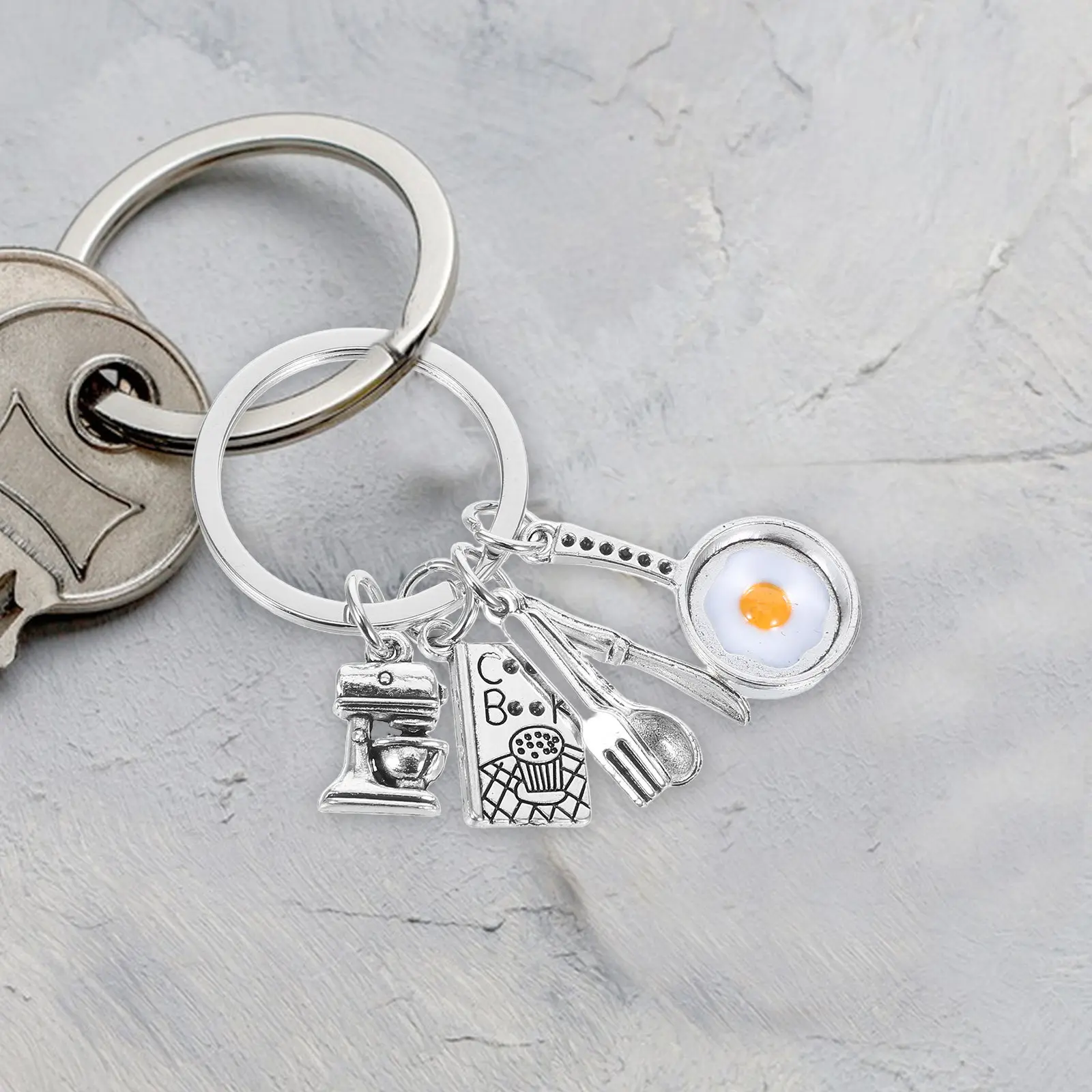 2Pcs Food Inspired Keychain Set Fried Egg Pan Fork Spoon Chef Cooking Charm Key Ring for Bag Car Keychain Accessory Decoration