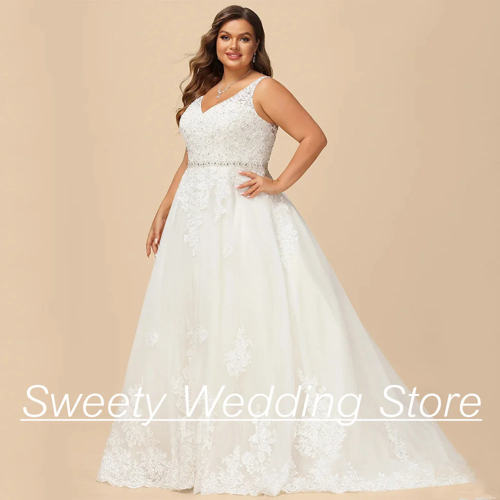 فساتين زفاف للعروس ، مقاس كبير ، رقبة على شكل حرف V ، بلا أكمام ، حزام مطرز ، تول مزين ، خط ، ثوب زفاف كبير