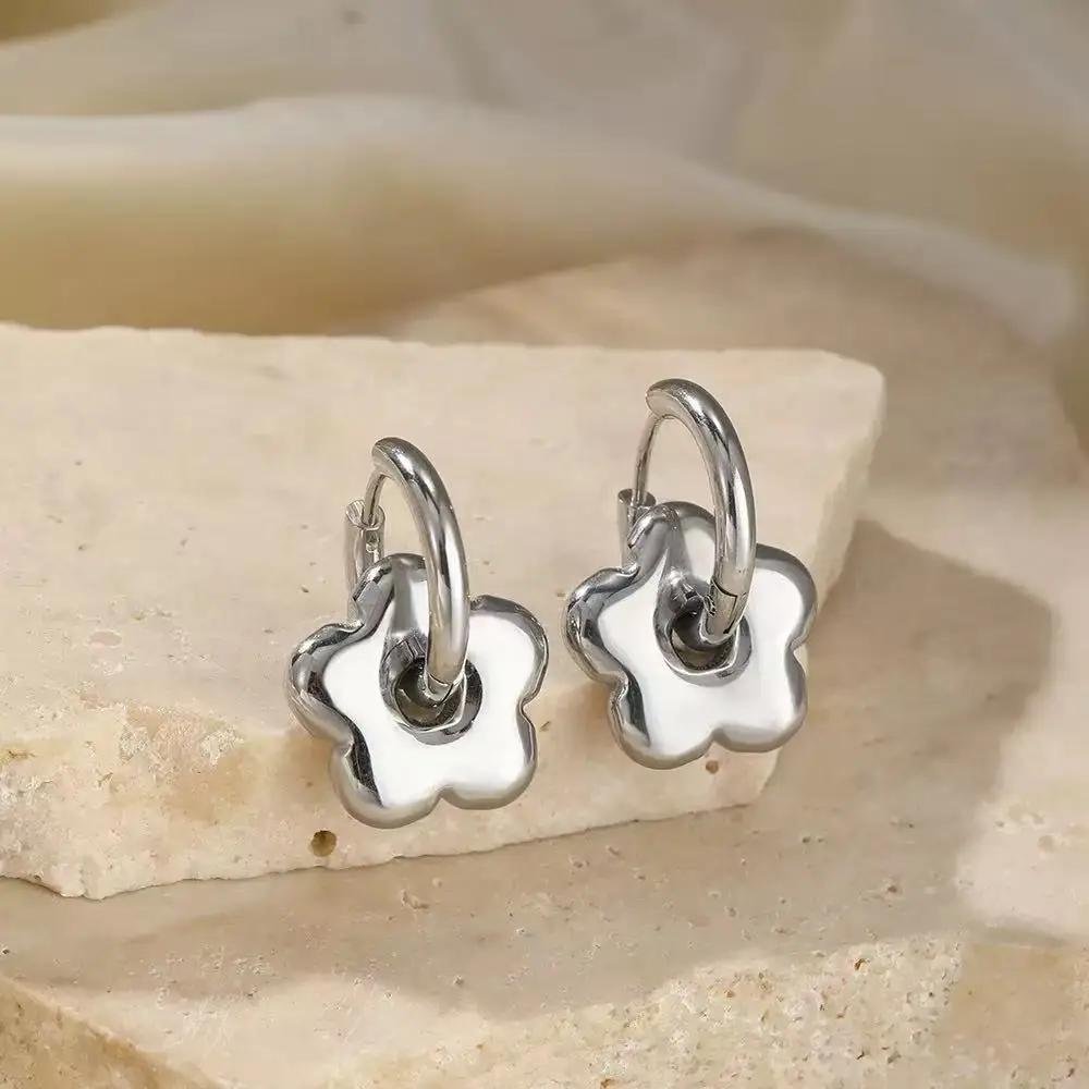 EILIECK 316L Acero inoxidable flor de Metal pendientes pequeños con hebilla para oreja para mujer encanto moda 18K PVD plateado joyería impermeable
