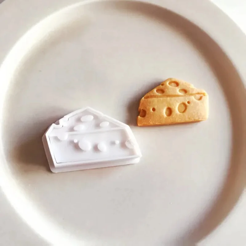Cute Mouse Eating Cheese Shaped Cookie Cutters Cartoon Animal Biscuits Moulds Stamps 3D PLA Fondant Embossing Baking Tools