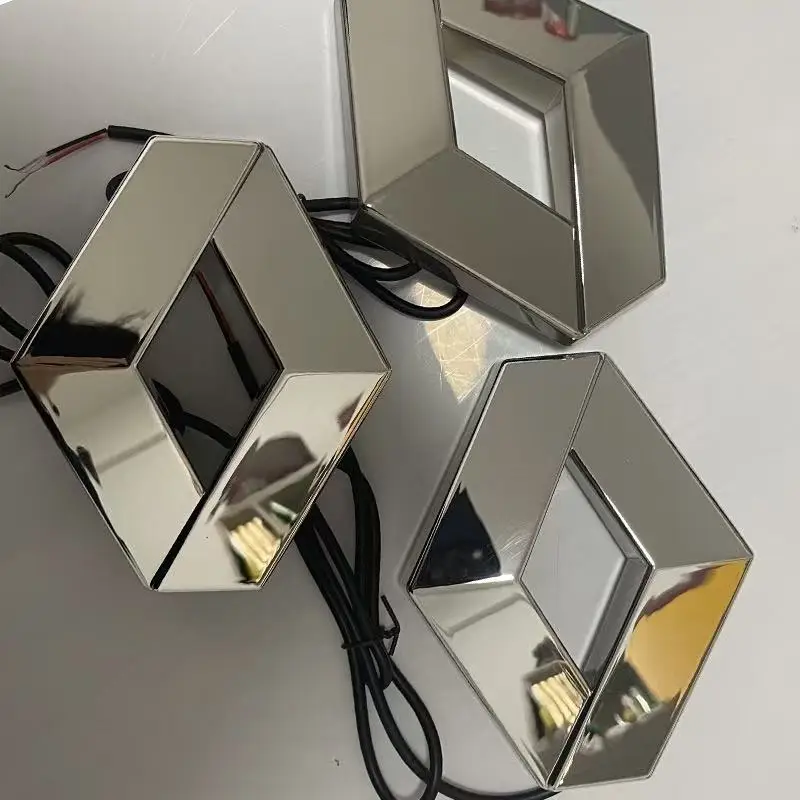 Luz LED 4D Iluminada para Emblema Trasero de 9.4x7.55cm para Renault Koleos / Megane / Fluence / Latitude Trunk