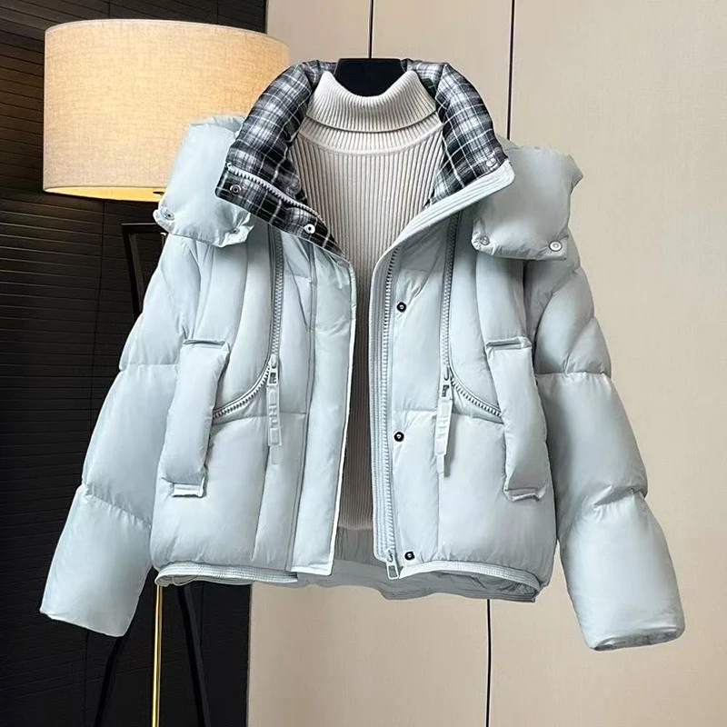 2025, modische kurze Daunenjacke mit Kapuze, dicker Kurzmantel für Damen, Kontrastfarbe, neue koreanische Version, weißer Entendaunen-Wintermantel