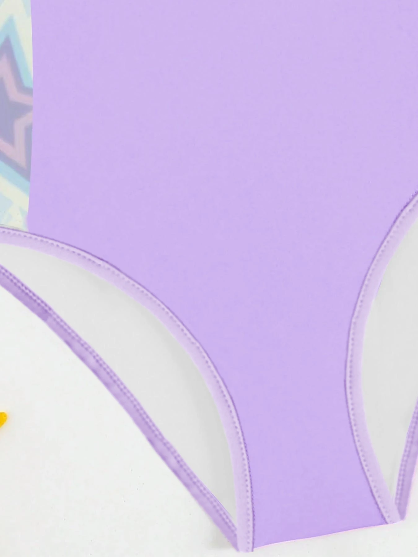Anime RUMI Charakter-Badeanzug für Mädchen, zweiteiliges Set mit lila Farbverlauf und Cartoon-Motiv für den Sommer, süße und coole Urlaubsbademode für Kinder – Detail 5
