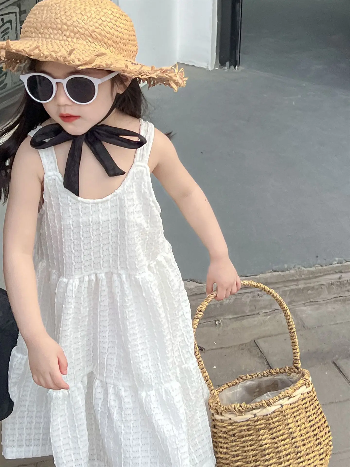 Korean Version 2024 New Girl Fashion White Sleeveless Fresh and Sweet Cake Holiday Dress Trend Kids Dresses for Girls