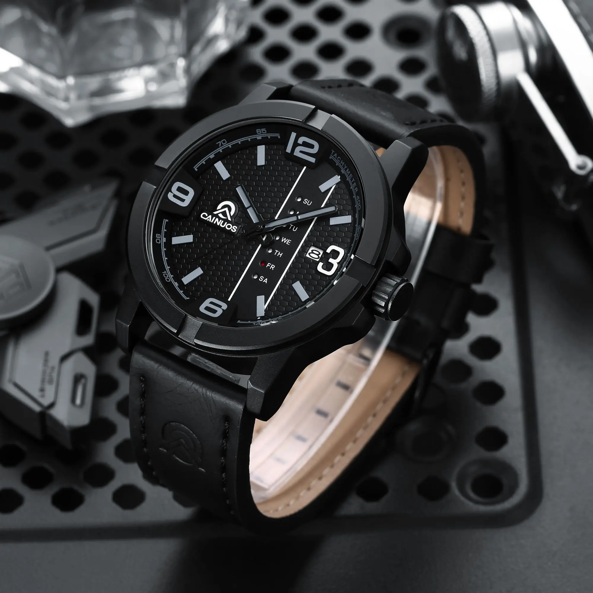 Мужские часы с кожаным ремешком — водонепроницаемые кварцевые часы с днем и большим циферблатом