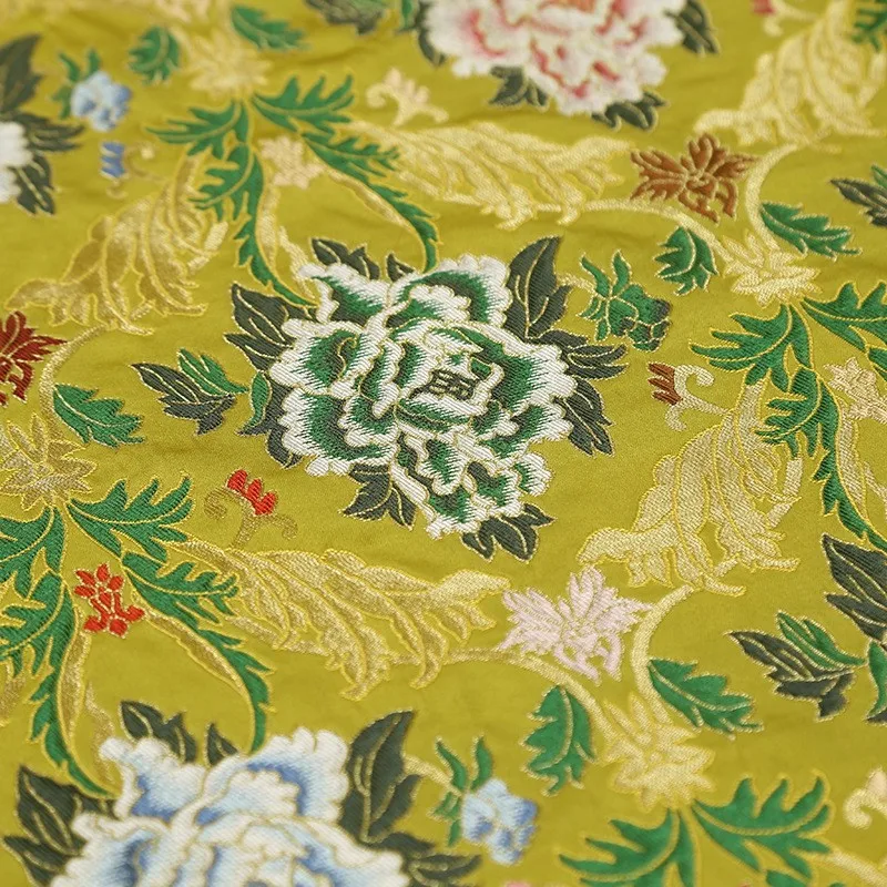 Yun brocade weaving method Chinese-style clothing cheongsam made of silk fabric with a yellow background and peonies