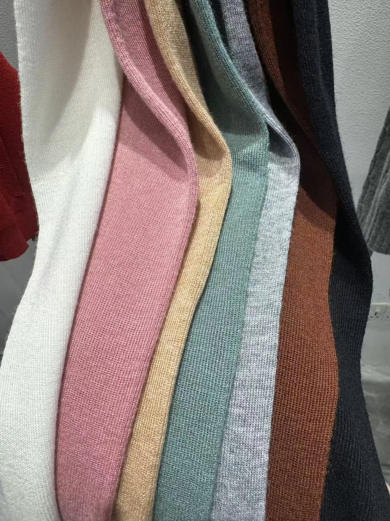 

Женская демисезонная вязаная одежда Ultrine 8-Needle Knitted Sl One-Piece Wool Base irt 25A000, образец коллекции, весна