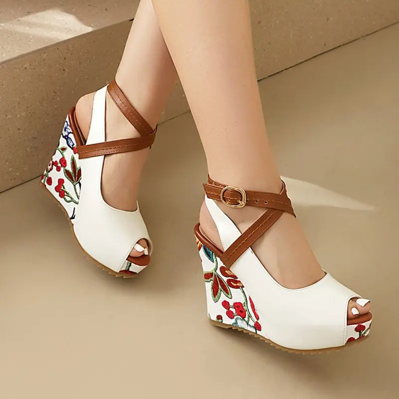 REAVE CAT Damen Keilsandalen mit offener Zehenpartie, Kreuzriemen, Schnalle, 10,5 cm Absatz, 3 cm Plateau, Blumenmuster, farbenfroh, Party, große und kleine Größen 33-43