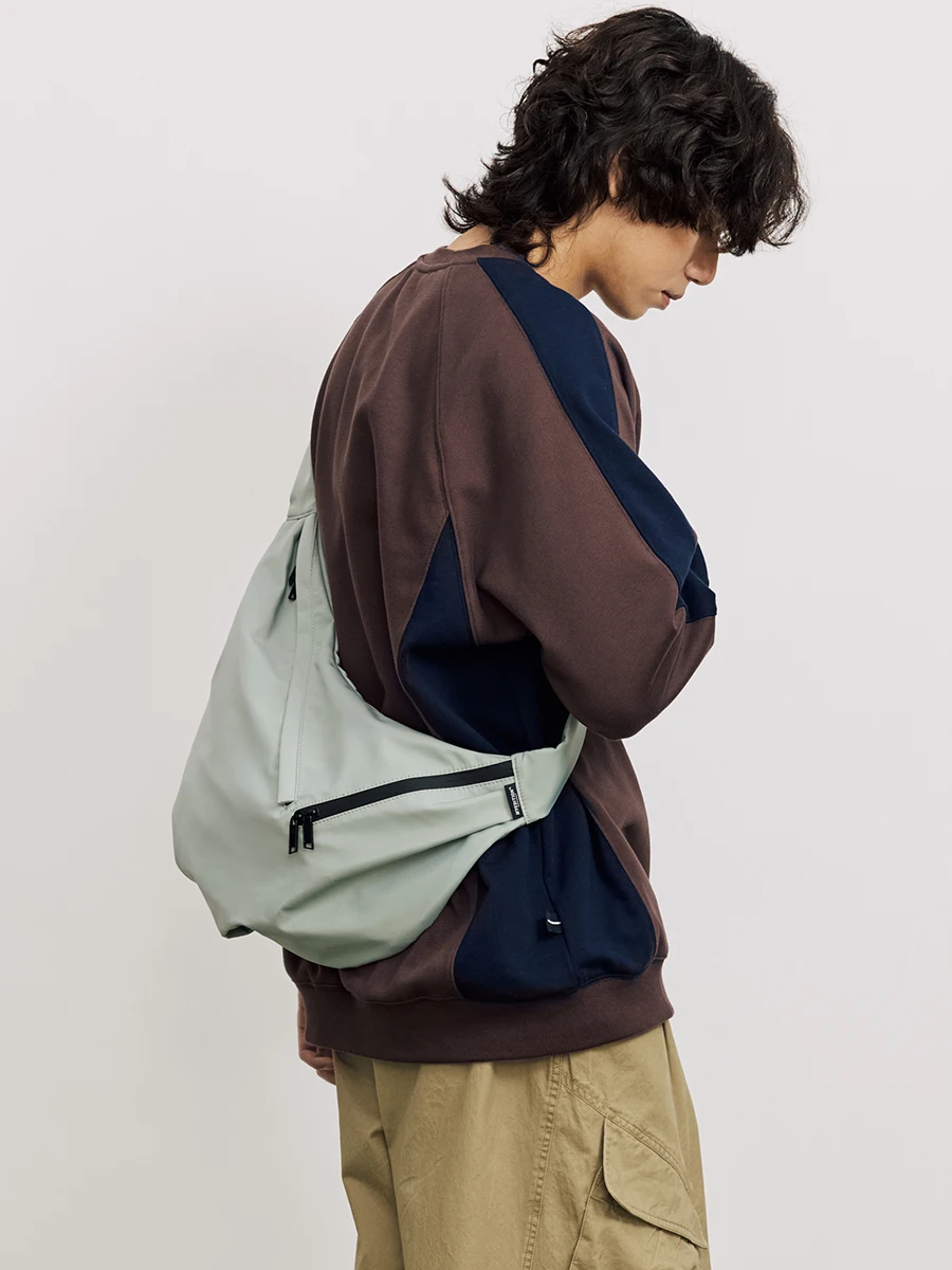 

Japanese dumplings single shoulder large capacity fitness neutral tooling street mail carrier bag