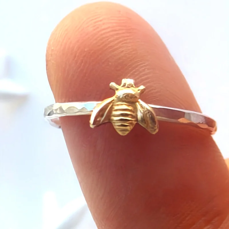 Huitan Chic Insert Finger Ring Female Daily Wearable Bee Shape Design Accessories for Teen Girl Versatile Fashion Dainty Jewelry