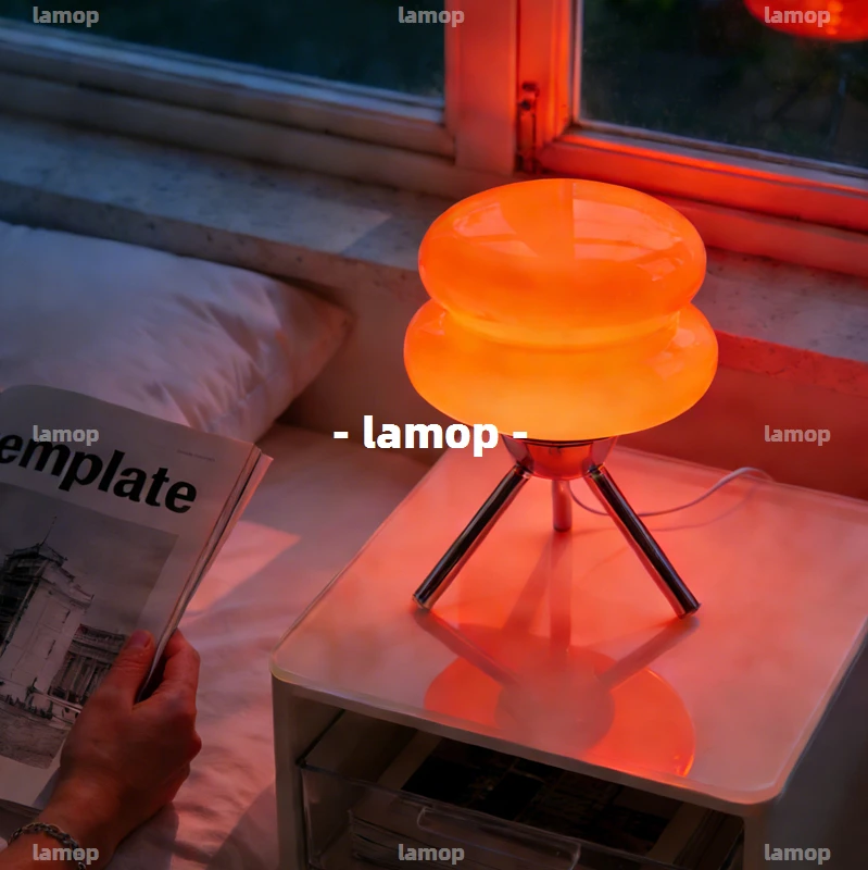 Lampe de table en verre de Murano, style académique, artistique et minimaliste, rétro, pour la décoration de la chambre et du bureau.