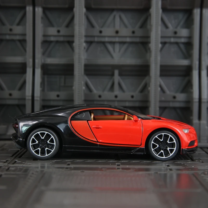 1:32 Bugatti Chiron modelo de coche de aleación puertas de supercoche y capó de motor, el maletero se puede abrir tiene funciones de sonido y iluminación