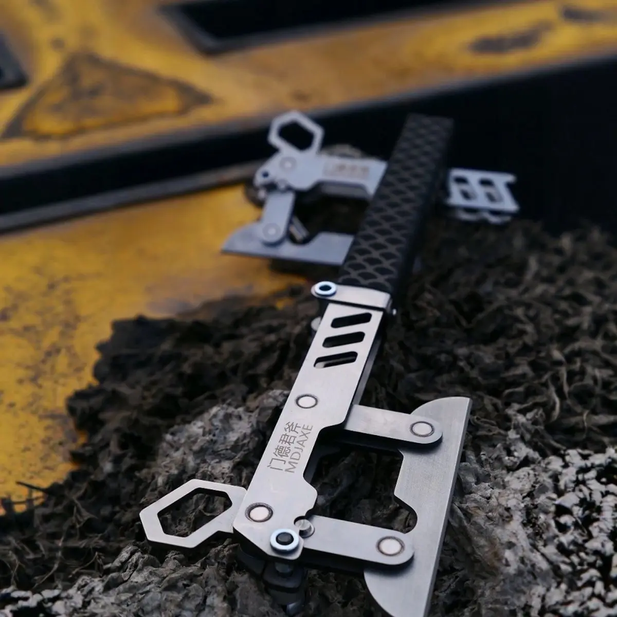 

Outdoor Multifunctional Folding Tactical Axe Convenient Camping Survival Machete Tactical Axe Emergency EDC Tool High Quality