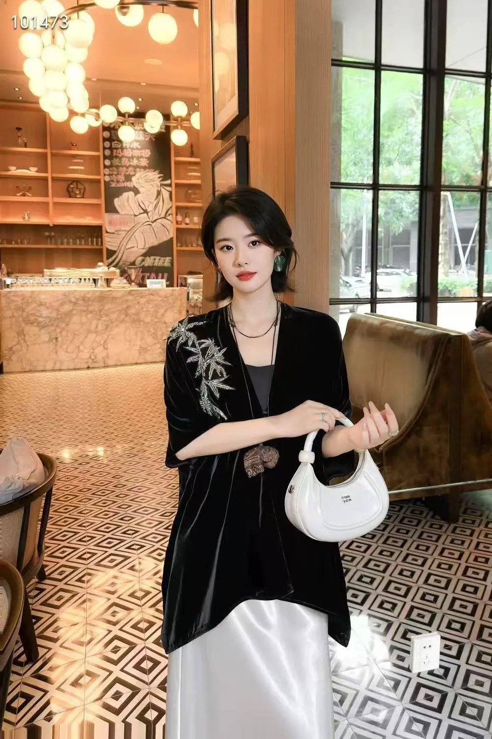 Spring and Autumn New Retro Style Beading Embroidered Silk + Velvet Fabric Bat Sleeve Loose and Elegant Women's Jacket S-XXL
