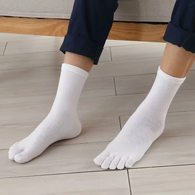 5 pairs of solid color white five finger split toe socks with breathable vertical pattern cotton material, Japanese style