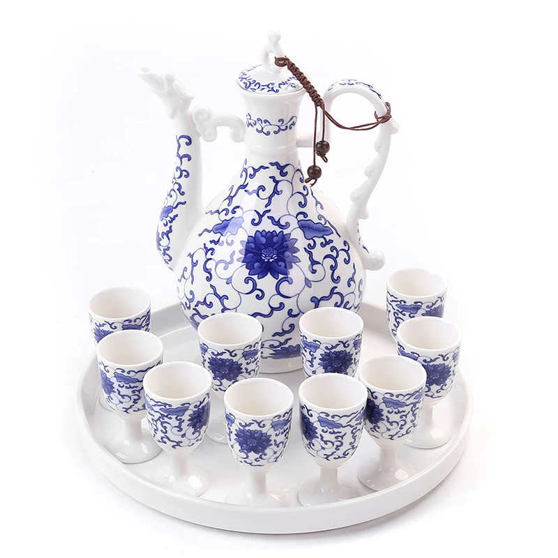 ensemble-de-verres-a-liqueur-menage-porcelaine-bleue-et-blanche