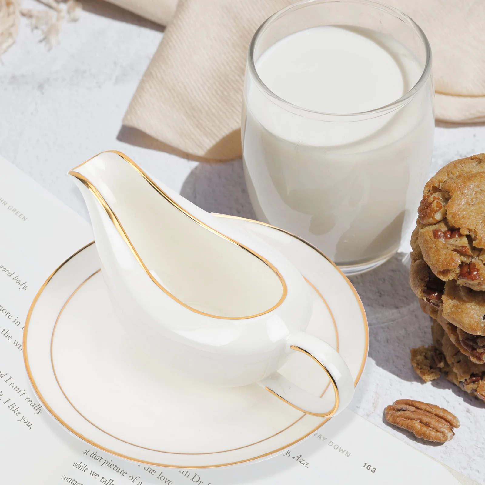 

1Set Ceramic Gravy Container Wide Flat Spout Practical Design Suitable for Banquet Afternoon Tea Restaurant Sauce Boat