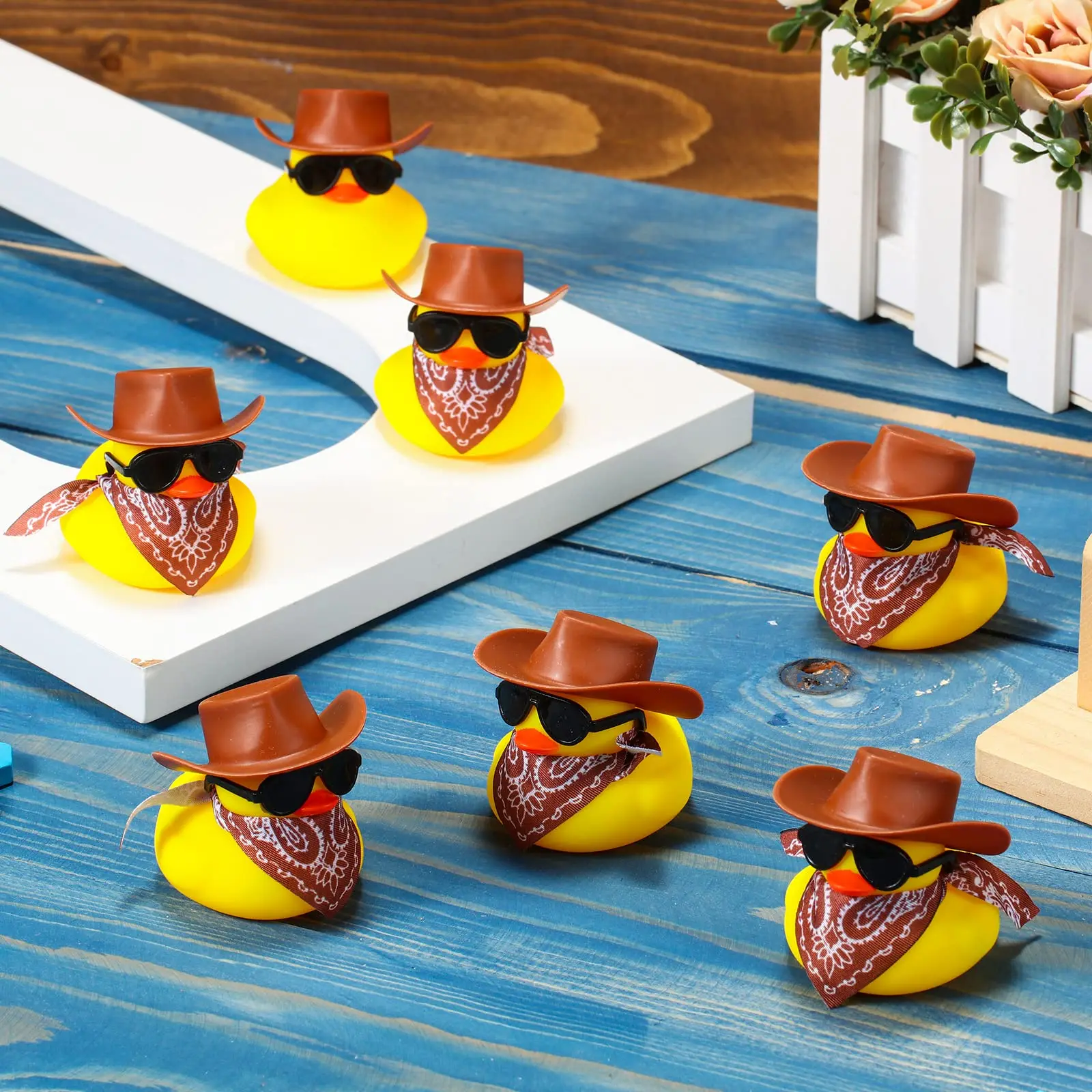 Mini Duckies amarillos de goma para niños, gafas de sol con sombrero de vaquero para verano, regalo de cumpleaños, natación, Favor de fiesta, 48